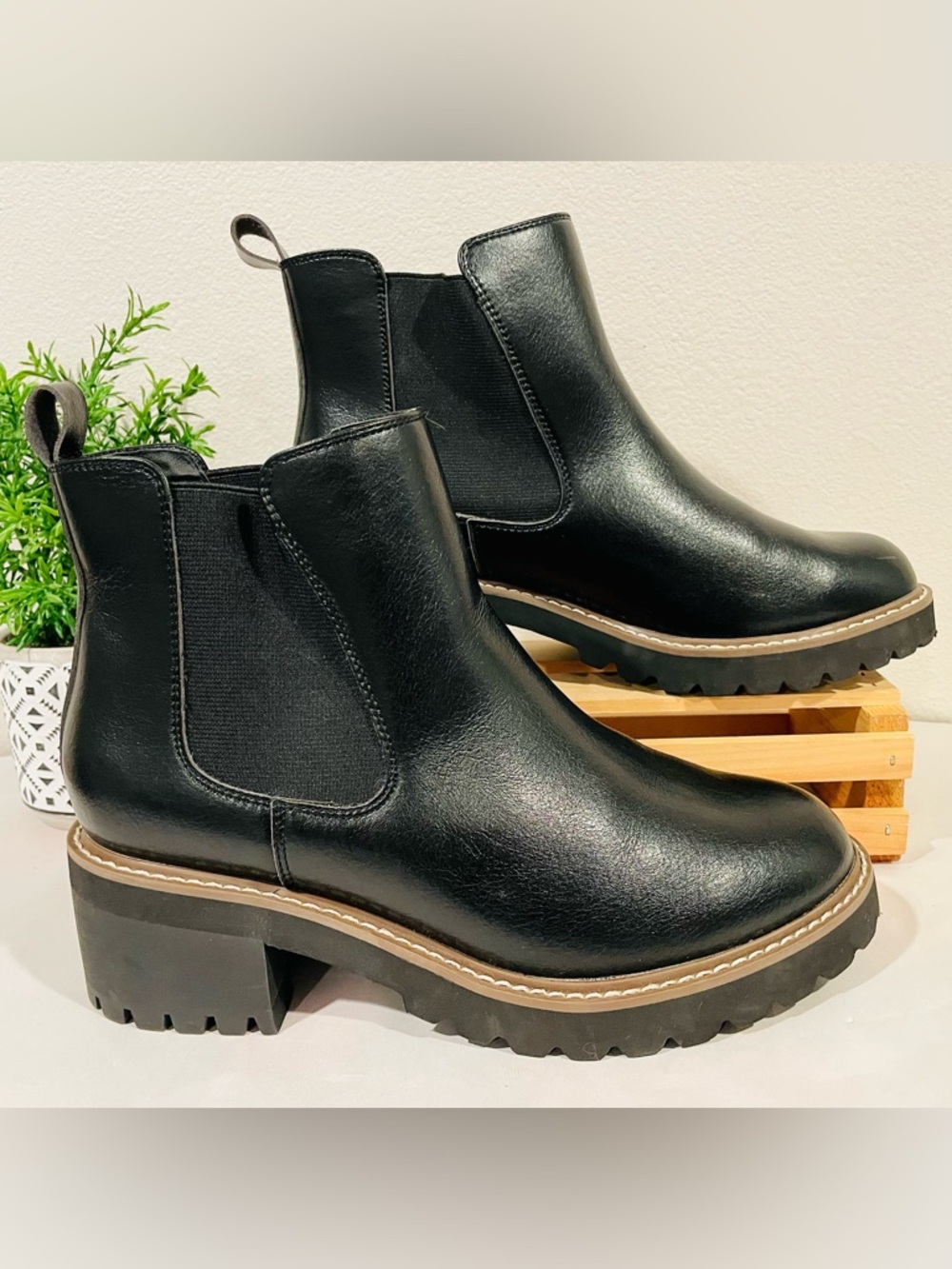 Lane Bryant Black Dream Cloud Faux-Leather Chelsea Booties | NWOT